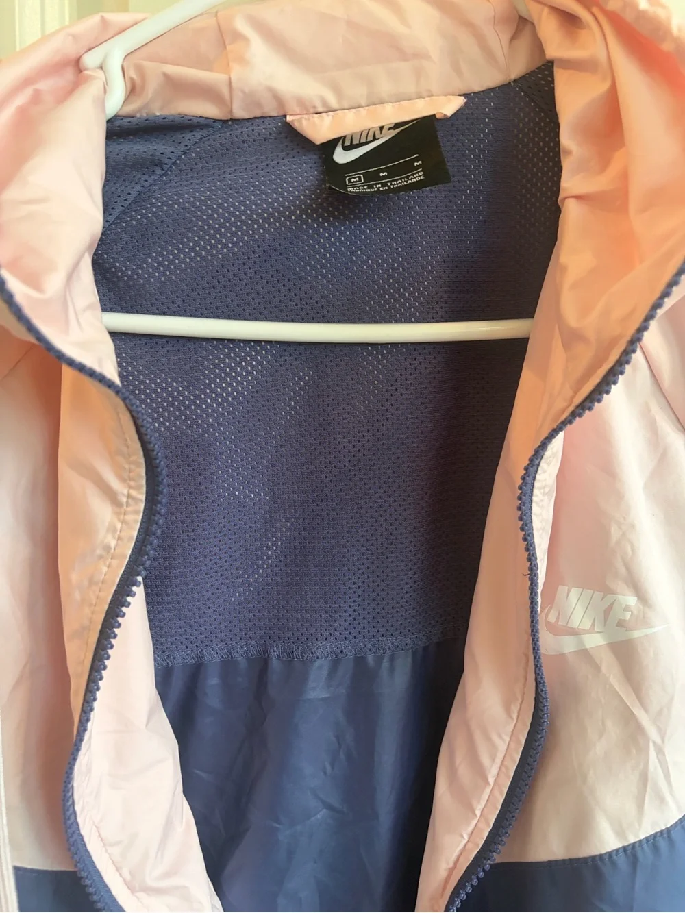 Nike Women’s Light Pink and Light Navy Colorblock Hooded Windbreaker Size M